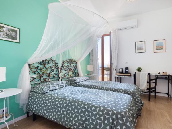 Tauromenion Guest House : photo 8 de la chambre chambre double deluxe - vue sur mer