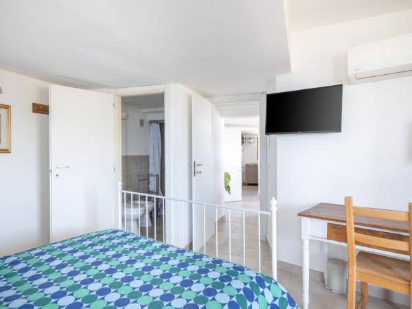 Tauromenion Guest House : photo 9 de la chambre suite avec terrasse