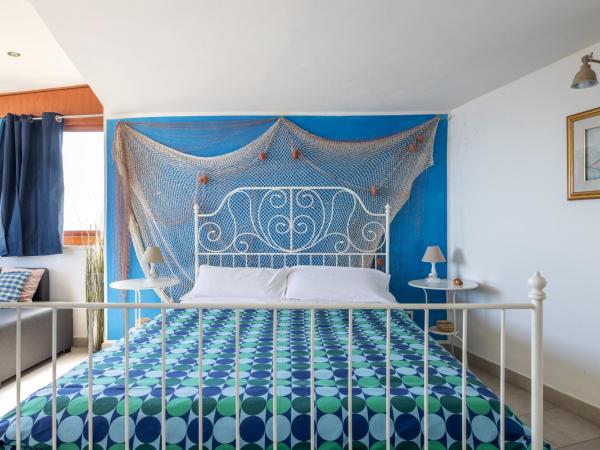 Tauromenion Guest House : photo 3 de la chambre suite avec terrasse