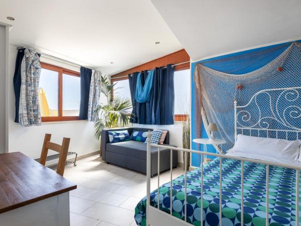 Tauromenion Guest House : photo 5 de la chambre suite avec terrasse