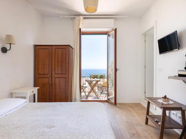 Tauromenion Guest House : photo 2 de la chambre studio - vue sur mer