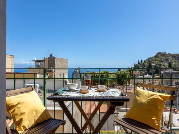 Tauromenion Guest House : photo 9 de la chambre studio - vue sur mer