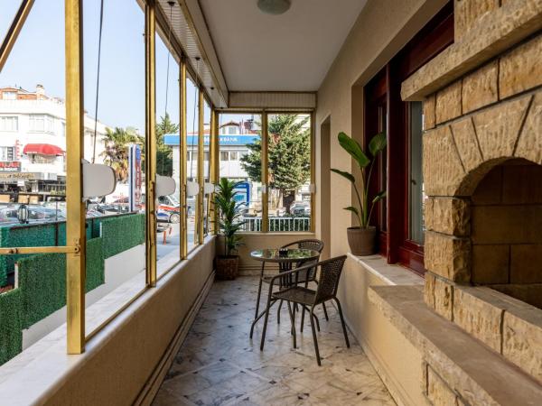 BayMari Suites Plus Florya : photo 9 de la chambre appartement 3 chambres deluxe avec balcon - vue sur piscine