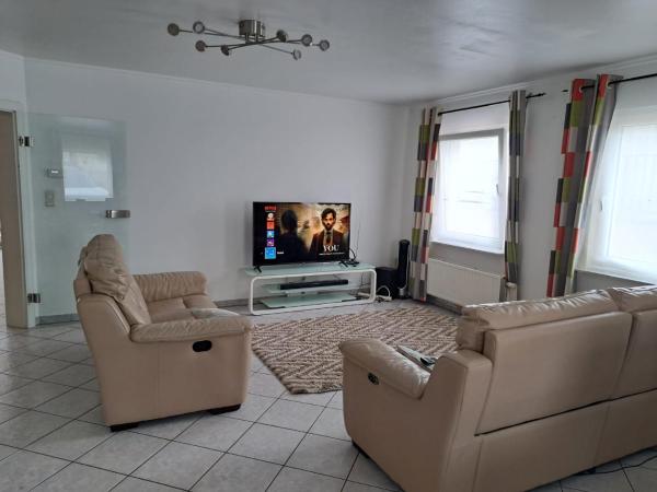 Large Room in Schuttrange Free Parking 10mins to Airport Excellent Customer Services : photo 2 de la chambre chambre double