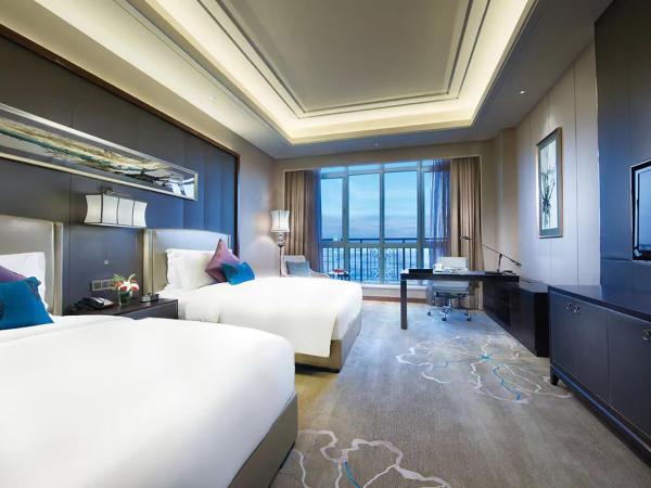 Crowne Plaza Tianjin Jinnan, an IHG Hotel : photo 1 de la chambre premium double room with two double beds - smoking