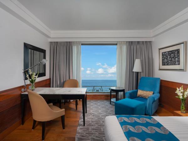 InterContinental Marine Drive Mumbai, an IHG Hotel : photo 7 de la chambre chambre premium avec lit king-size et vue sur la mer