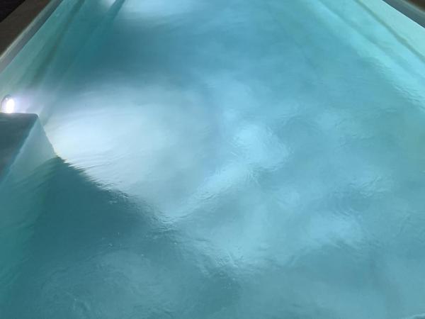 La Metairie-du-Vauhariot - Chambre Ou Lodge - Piscine Chauffée - Vue Mer et Mont Saint Michel - GR34 : photo 2 de la chambre suite deluxe