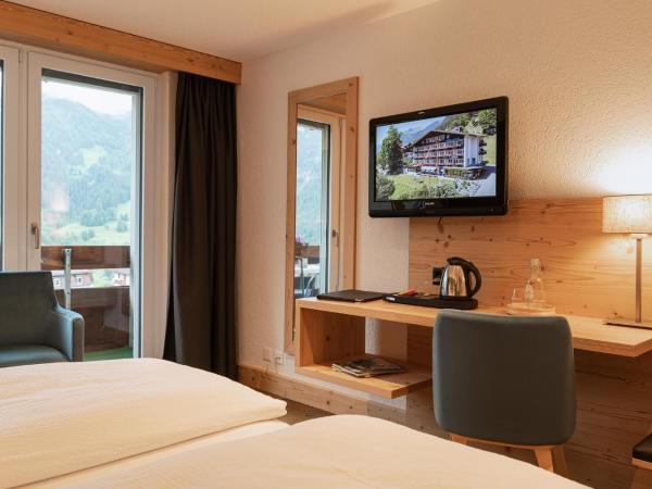 Hotel Restaurant Alpina : photo 2 de la chambre chambre lits jumeaux supérieure avec balcon