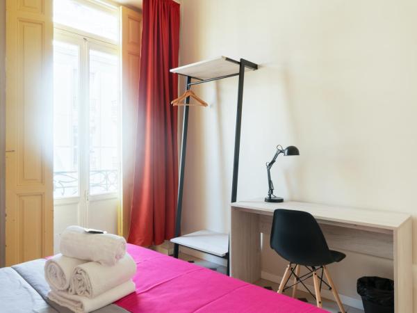 Red Nest Hostel : photo 4 de la chambre chambre double avec salle de bains commune