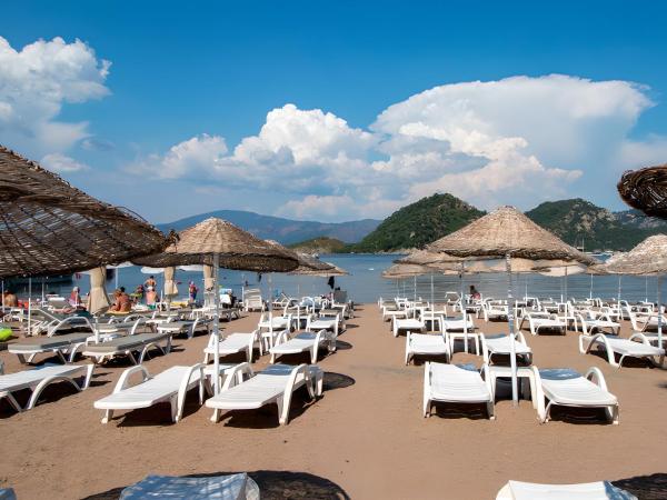 SUPREME BEACH İÇMELER Adults Only : photo 3 de la chambre chambre triple basique