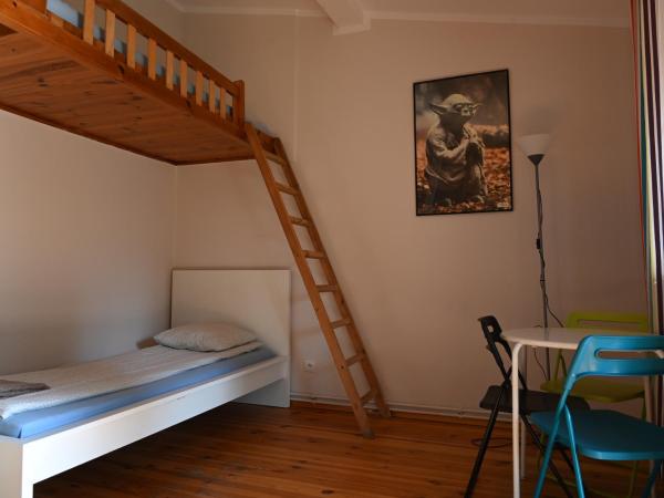 Pepe Hostel : photo 9 de la chambre chambre quadruple avec salle de bains commune