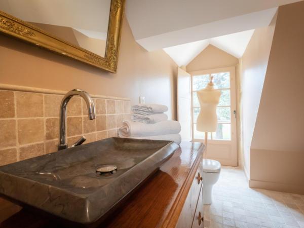 Domaine de Charnay - Résidence de charme : photo 10 de la chambre suite deluxe