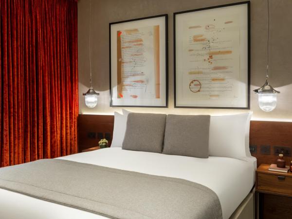 Hotel Indigo London - 1 Leicester Square, an IHG Hotel : photo 1 de la chambre chambre lit queen-size premium