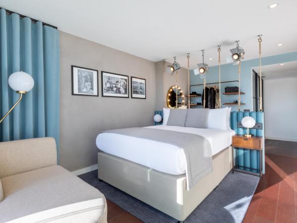 Hotel Indigo London - 1 Leicester Square, an IHG Hotel : photo 10 de la chambre chambre lit queen-size premium avec balcon - vue sur ville