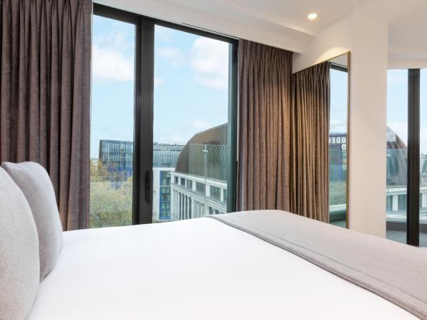 Hotel Indigo London - 1 Leicester Square, an IHG Hotel : photo 2 de la chambre chambre lit queen-size premium avec balcon - vue sur ville