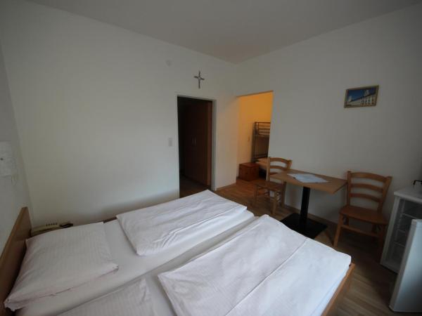 Hotel Kleinmünchen : photo 3 de la chambre chambre familiale