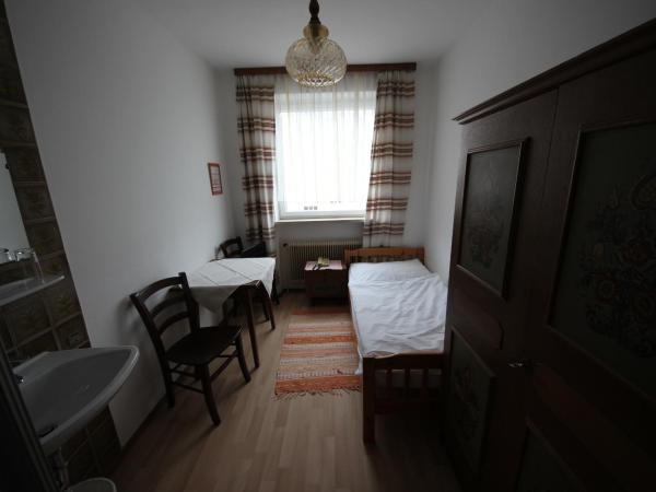 Hotel Kleinmnchen : photo 1 de la chambre chambre simple avec toilettes communes