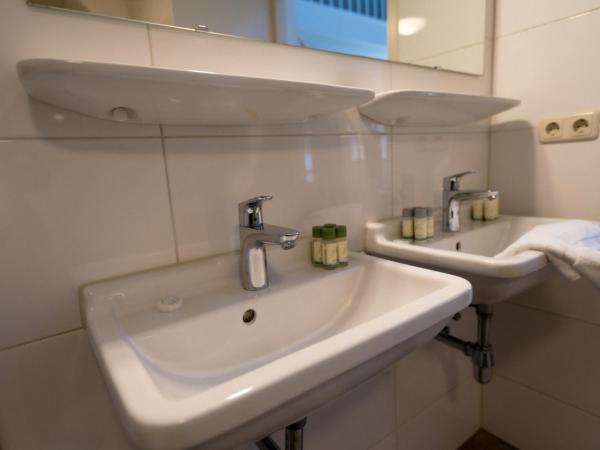 Plantage Garden Apartments : photo 10 de la chambre chambre quadruple en duplex