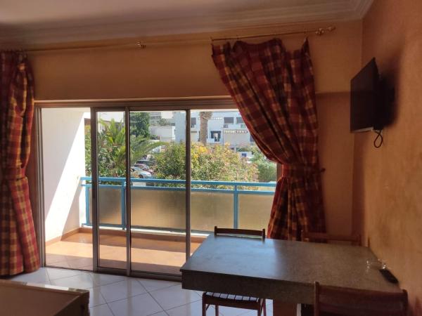 Hôtel Résidence Louban : photo 2 de la chambre appartement avec balcon