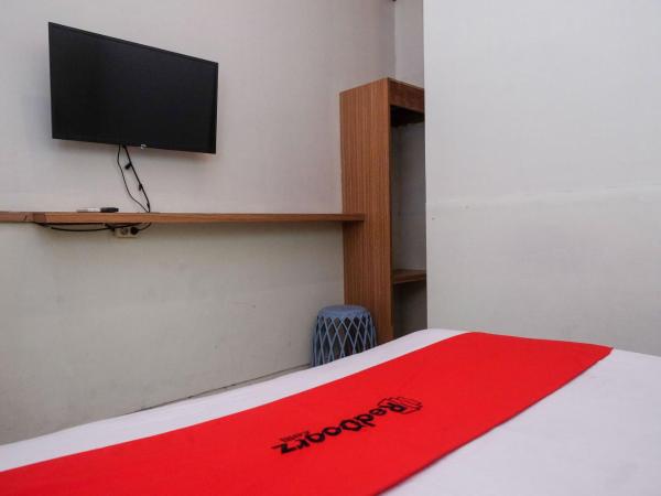 RedDoorz near Lotte Mart Maguwoharjo Yogyakarta : photo 7 de la chambre chambre double