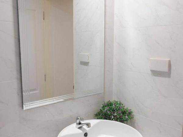 BnB98 Silom Hotel - 1 minutes from SKY TRAIN Sala Daeng station and SUBWAY Silom station : photo 5 de la chambre chambre double deluxe