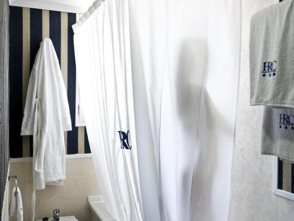 HRC Hotel : photo 8 de la chambre chambre double ou lits jumeaux avec lit d'appoint