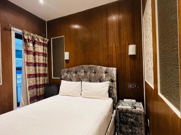 Cheshire Hotel Central London : photo 9 de la chambre chambre double avec salle de bains privative
