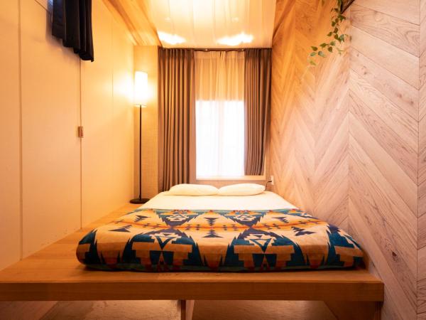 Glamping Tokyo Asakusa : photo 4 de la chambre chambre double avec cabinet de toilette commun