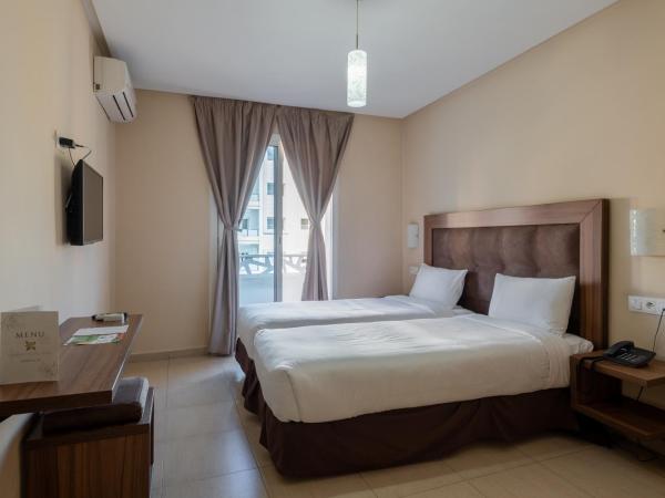 Hotel Etoile Du Nord : photo 2 de la chambre chambre lits jumeaux avec balcon