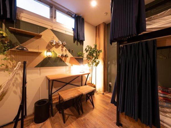 Glamping Tokyo Asakusa : photo 8 de la chambre lits superposés dans dortoir mixte avec salle d'eau commune
