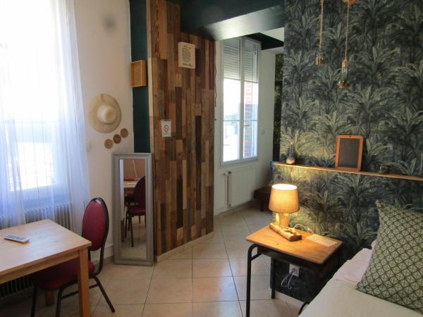 Chambre d'hôtes Au Nid du Thil : photo 7 de la chambre chambre contemporaine