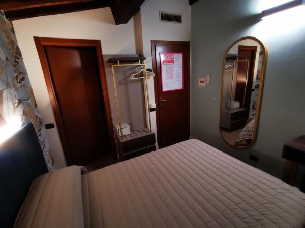 Hotel Balcony : photo 6 de la chambre petite chambre double