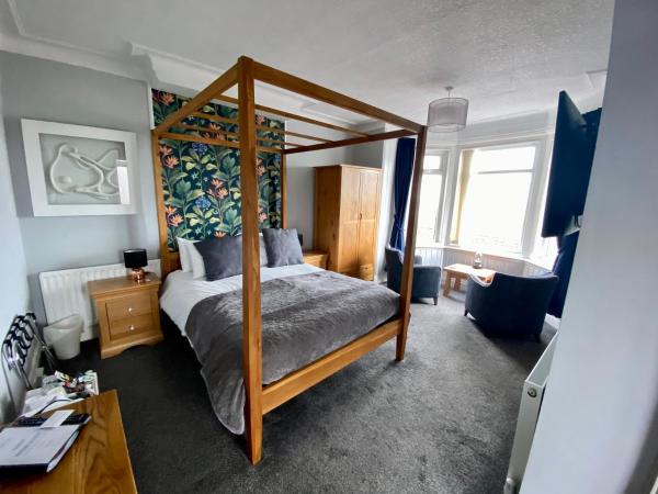 The Fossil Tree Hotel : photo 1 de la chambre chambre double de luxe avec lit à baldaquin - vue sur mer