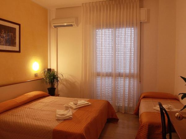 Hotel Arabesco : photo 1 de la chambre chambre triple