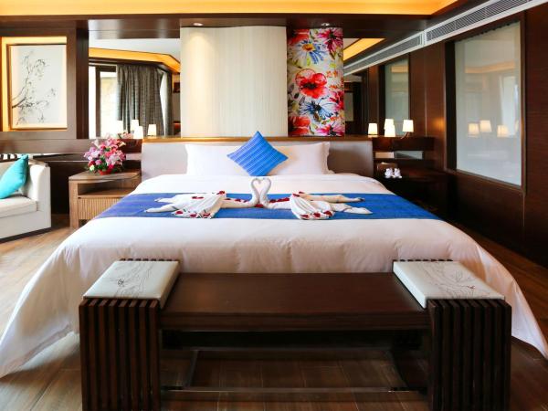 Regal Palace Resort & Spa : photo 2 de la chambre mountain view hot spring king room