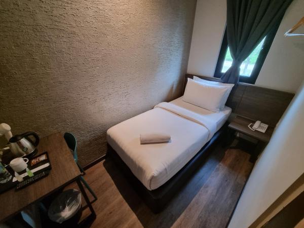 MIICO Hotel @ Mount Austin : photo 2 de la chambre chambre simple avec fenêtre