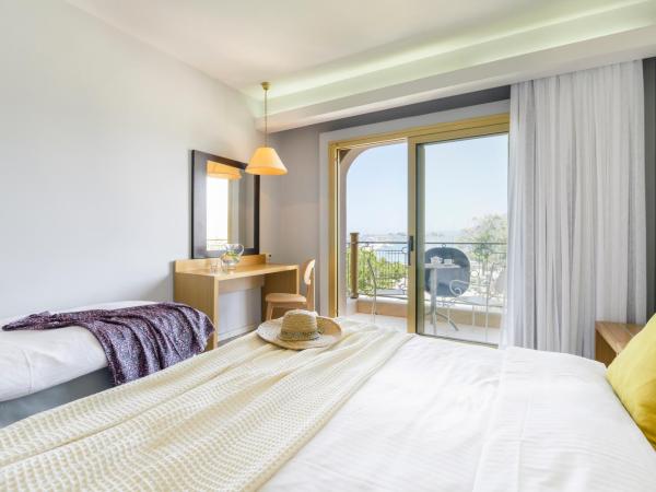 Hotel Lefkas : photo 1 de la chambre chambre triple supérieure - vue sur mer