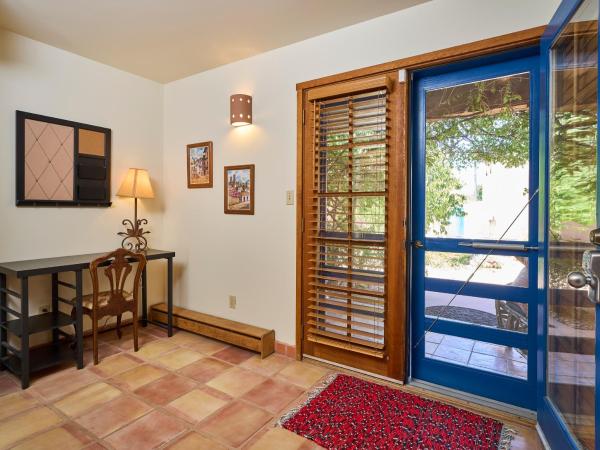 Loba Luna-Come Home To Enchantment : photo 3 de la chambre chambre quadruple avec balcon