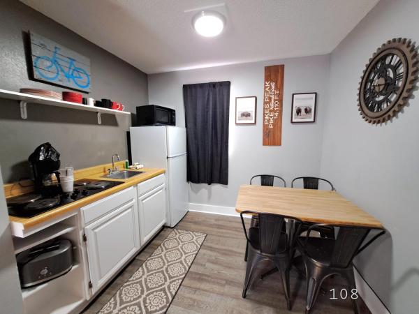 Buffalo Lodge Bicycle Resort - Amazing access to local trails & the Garden : photo 4 de la chambre suite 2 pièces avec cuisine