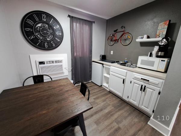 Buffalo Lodge Bicycle Resort - Amazing access to local trails & the Garden : photo 8 de la chambre suite 2 pièces avec cuisine