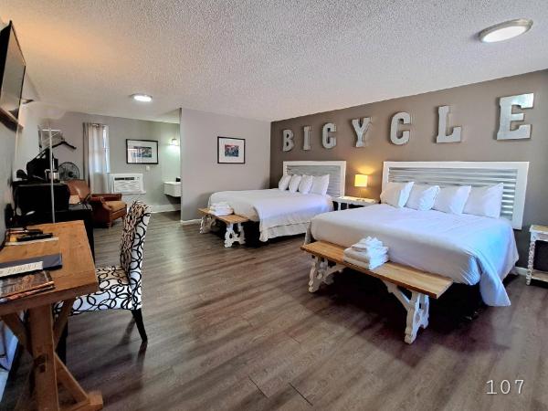 Buffalo Lodge Bicycle Resort - Amazing access to local trails & the Garden : photo 1 de la chambre chambre supérieure avec 2 lits queen-size