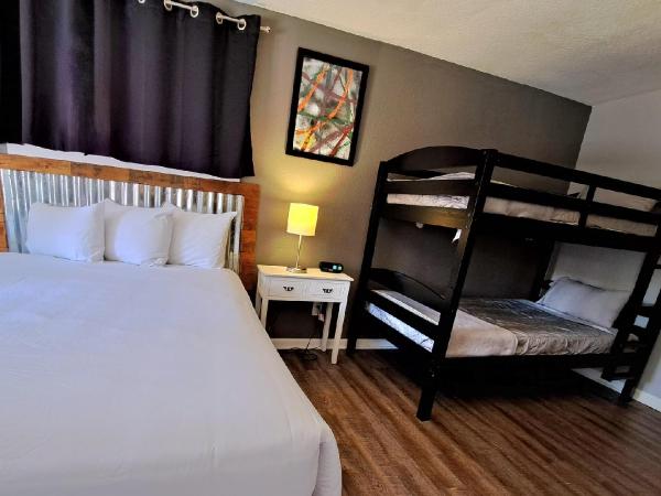 Buffalo Lodge Bicycle Resort - Amazing access to local trails & the Garden : photo 3 de la chambre suite familiale