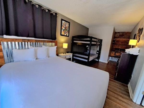 Buffalo Lodge Bicycle Resort - Amazing access to local trails & the Garden : photo 4 de la chambre suite familiale