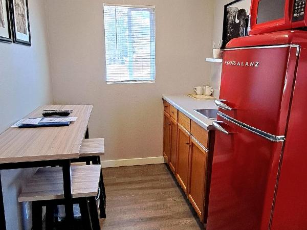 Buffalo Lodge Bicycle Resort - Amazing access to local trails & the Garden : photo 3 de la chambre chambre lit queen-size deluxe