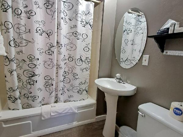 Buffalo Lodge Bicycle Resort - Amazing access to local trails & the Garden : photo 4 de la chambre chambre lit queen-size deluxe