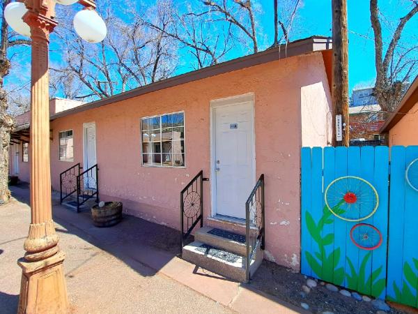 Buffalo Lodge Bicycle Resort - Amazing access to local trails & the Garden : photo 10 de la chambre chambre lit queen-size