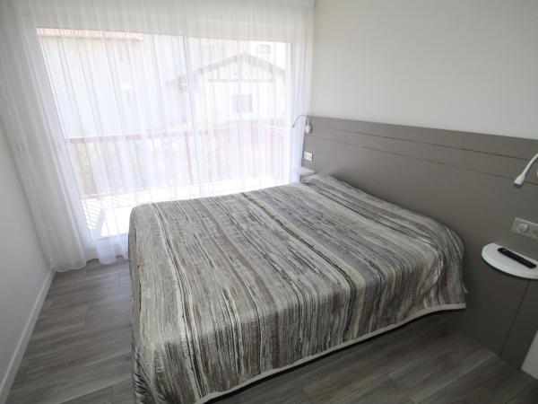 Hôtel Valencia : photo 7 de la chambre chambre triple supérieure - vue sur mer