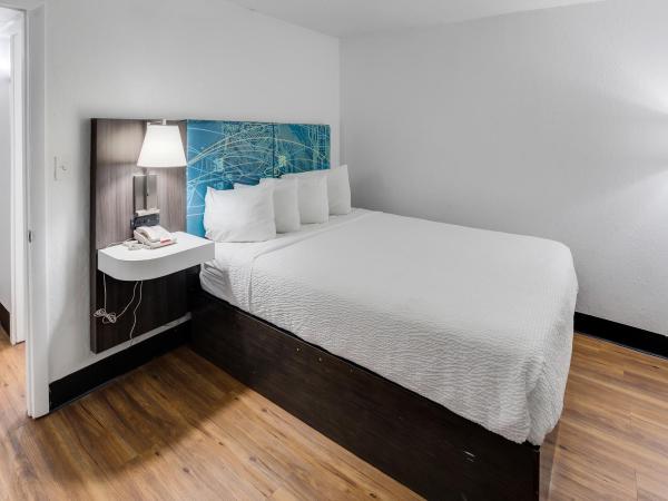 Tropical Seas Hotel : photo 7 de la chambre chambre lit queen-size intérieure avec coin cuisine (sans vue)