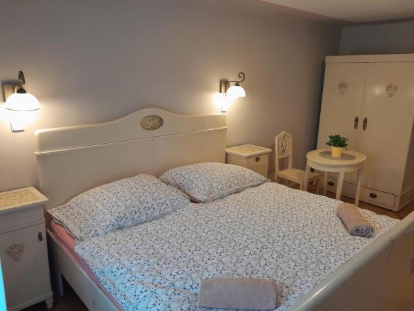 Apartments Kájovská 63 : photo 5 de la chambre appartement avec douche