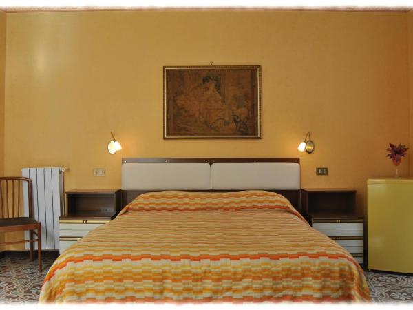 Bed and Breakfast D'Angelo : photo 9 de la chambre chambre double avec salle de bains commune